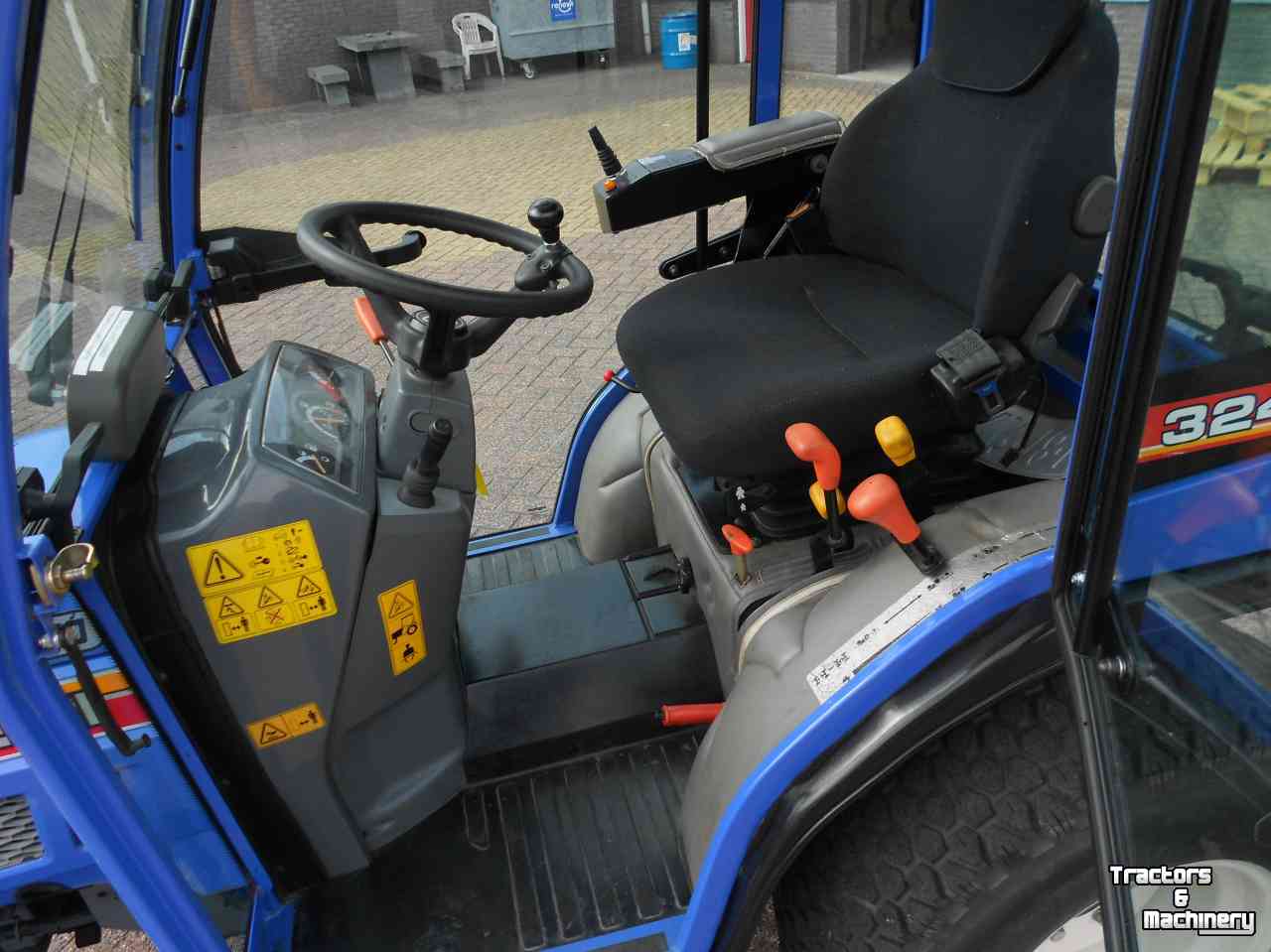 Compact tractor Iseki 3245