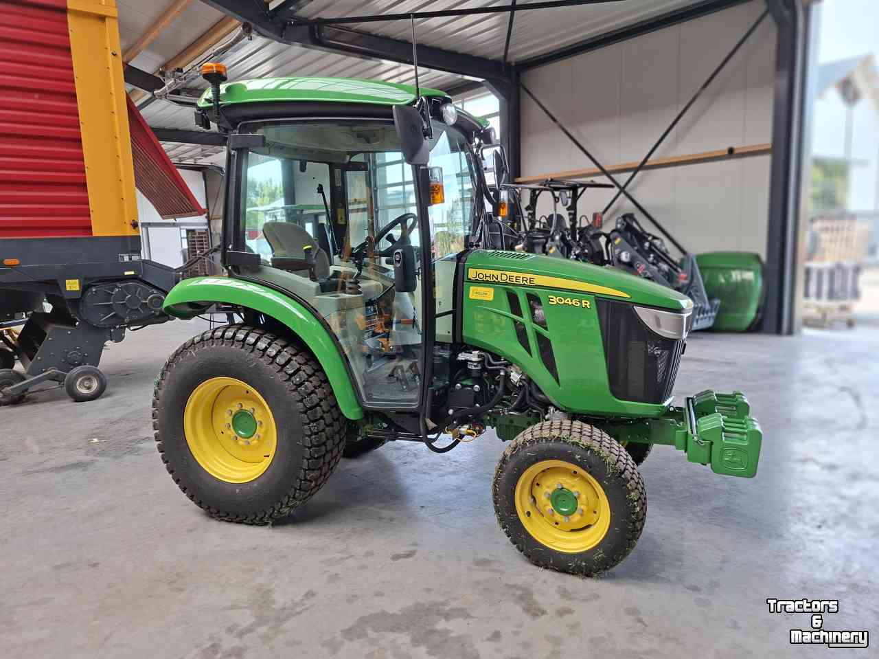 Compact tractor John Deere 3046R