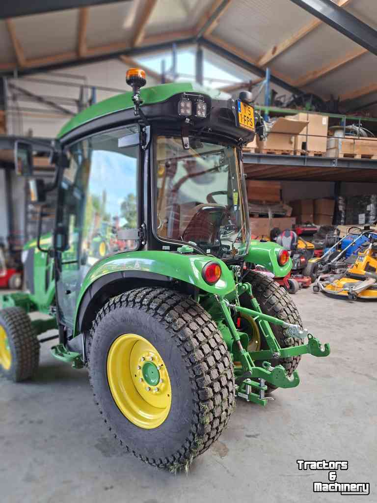 Compact tractor John Deere 3046R