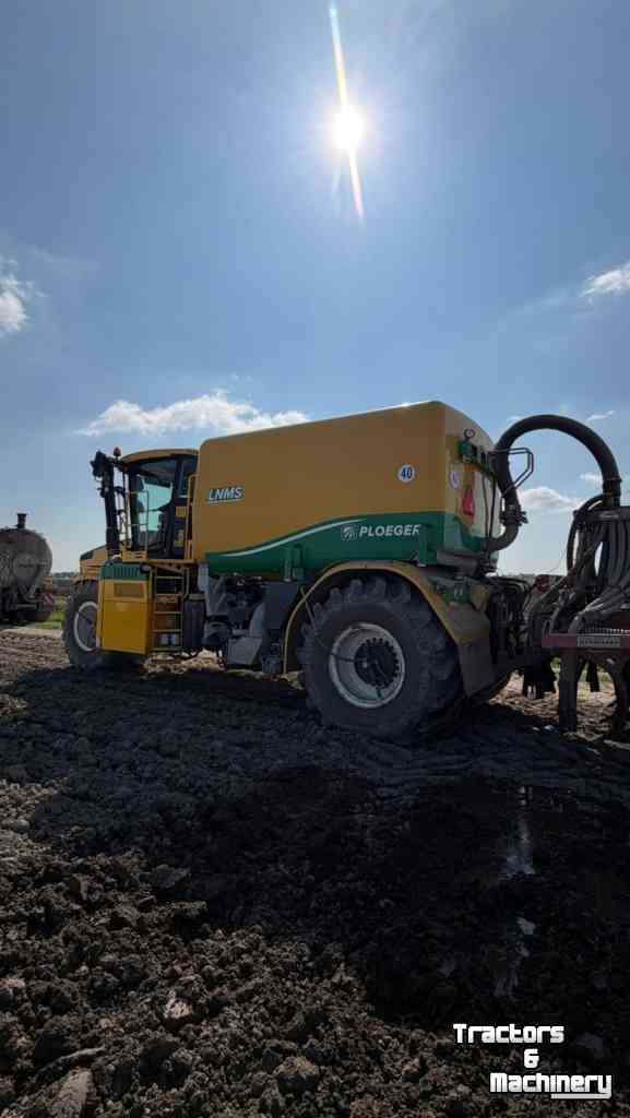 Zelfrijdende mest-trike Ploeger Oxbo 4103