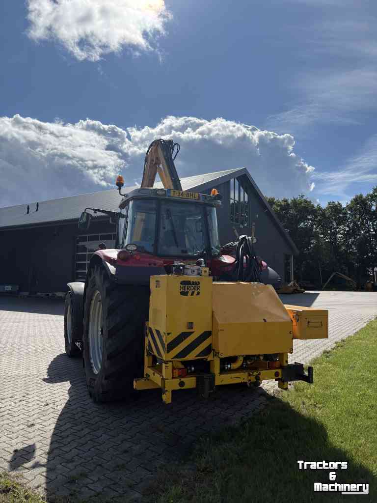 Tractor / Trekker Massey Ferguson 6490 met herder MBK503LSH