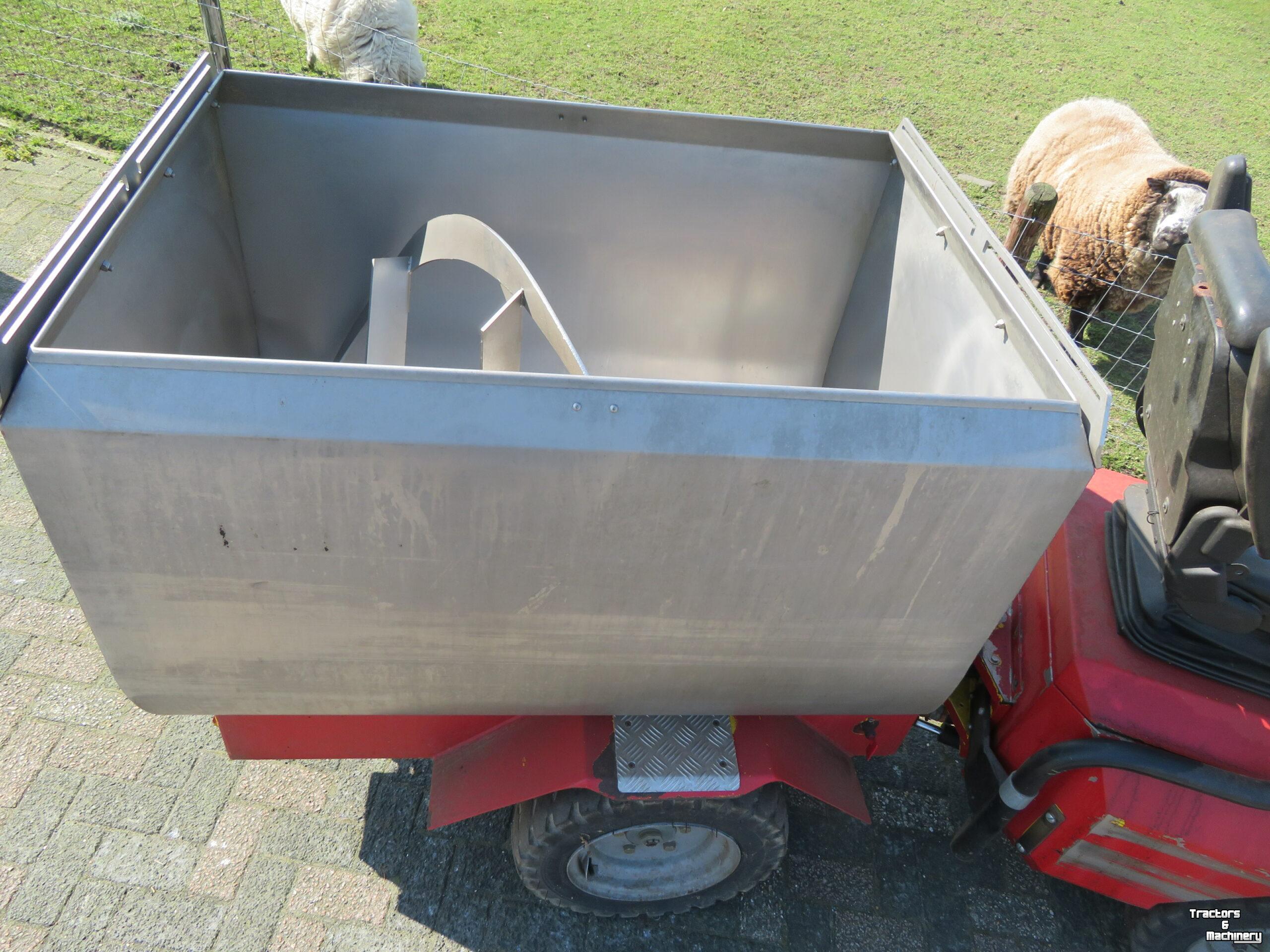 Voerverdeelwagen  / Voerdoseerwagen  Voerwagen