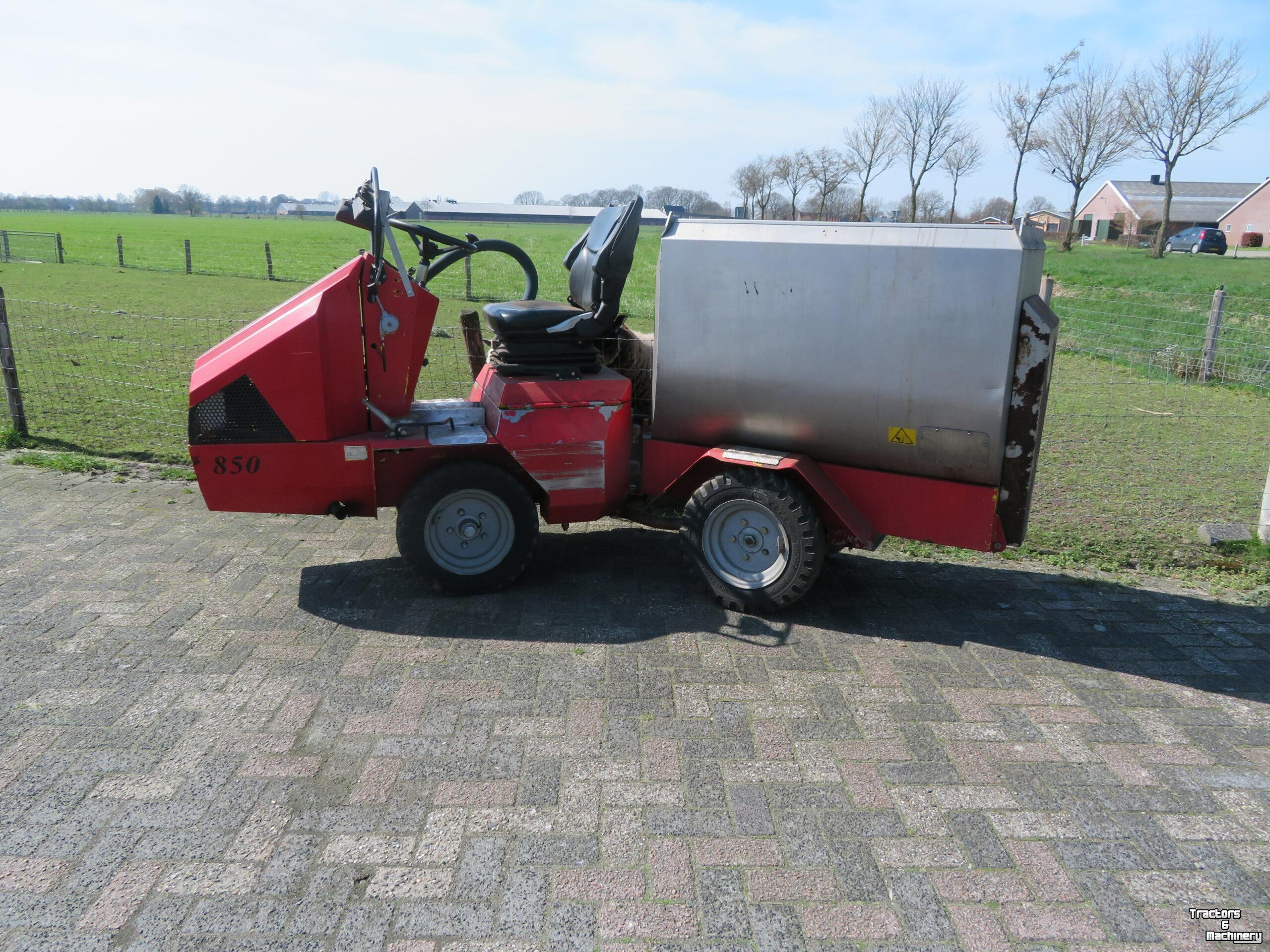 Voerverdeelwagen  / Voerdoseerwagen  Voerwagen