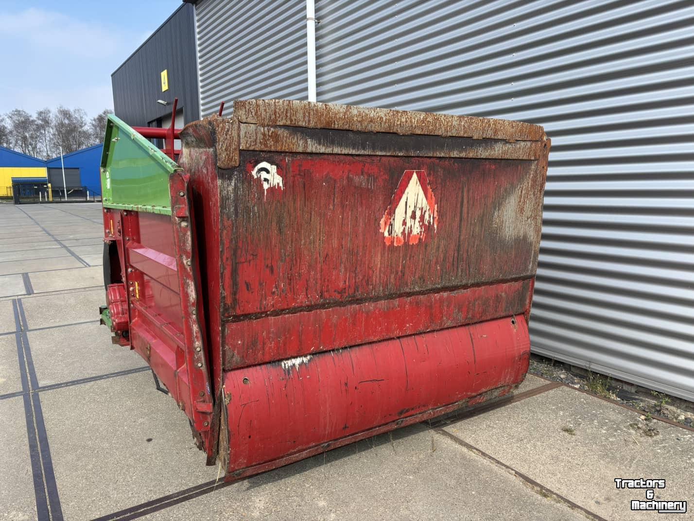 Blokkendoseerwagen  Strautmann BVW Blokkenwagen