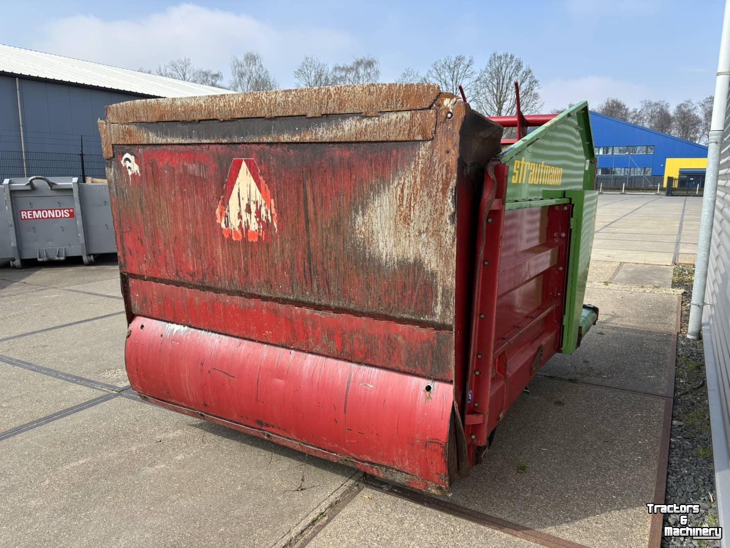 Blokkendoseerwagen  Strautmann BVW Blokkenwagen