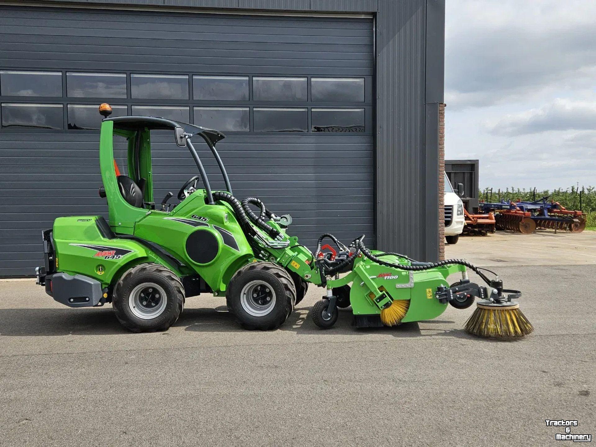 Shovel / Wiellader / Kniklader Avant 645i Rental mini-shovel
