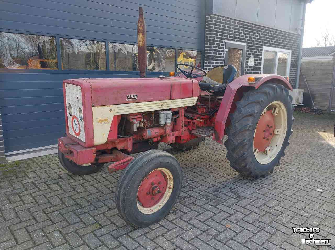 Traktoren International 353