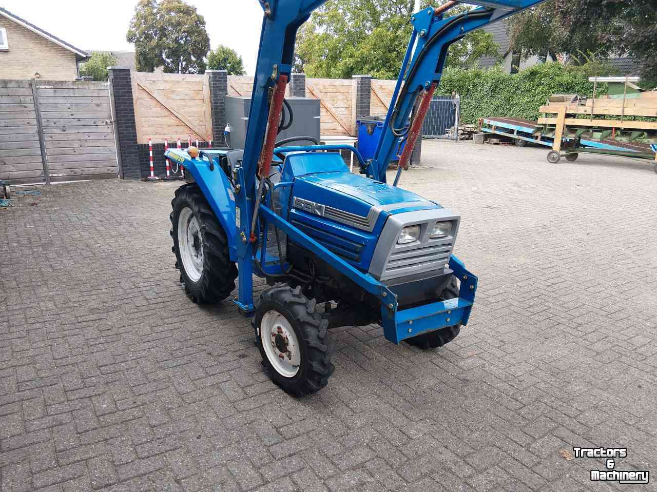 Compact tractor Iseki Landleader 215 met voorlader en stuurbekrachtiging