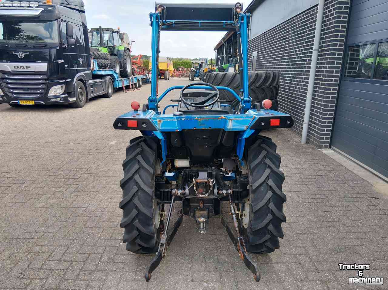 Compact tractor Iseki Landleader 215 met voorlader en stuurbekrachtiging