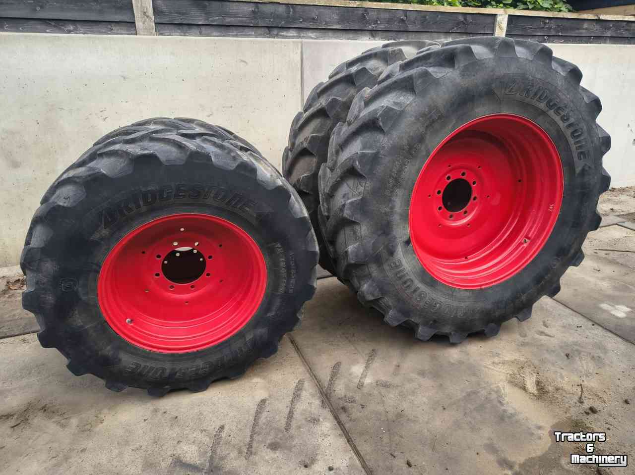 Wielen, Banden, Velgen & Afstandsringen Bridgestone 520/85R38 420/85R28