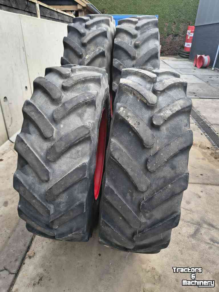 Wielen, Banden, Velgen & Afstandsringen Bridgestone 520/85R38 420/85R28