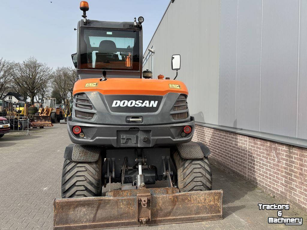Bandenkraan / Graafmachine op wielen Doosan DX57W-5