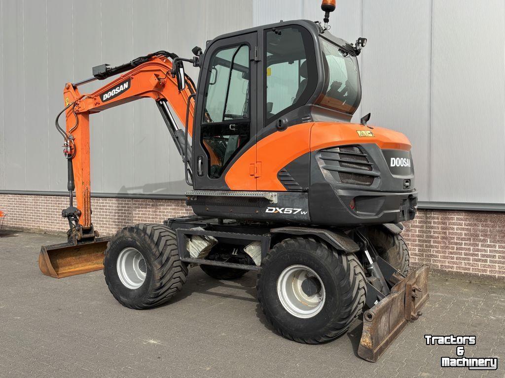 Bandenkraan / Graafmachine op wielen Doosan DX57W-5