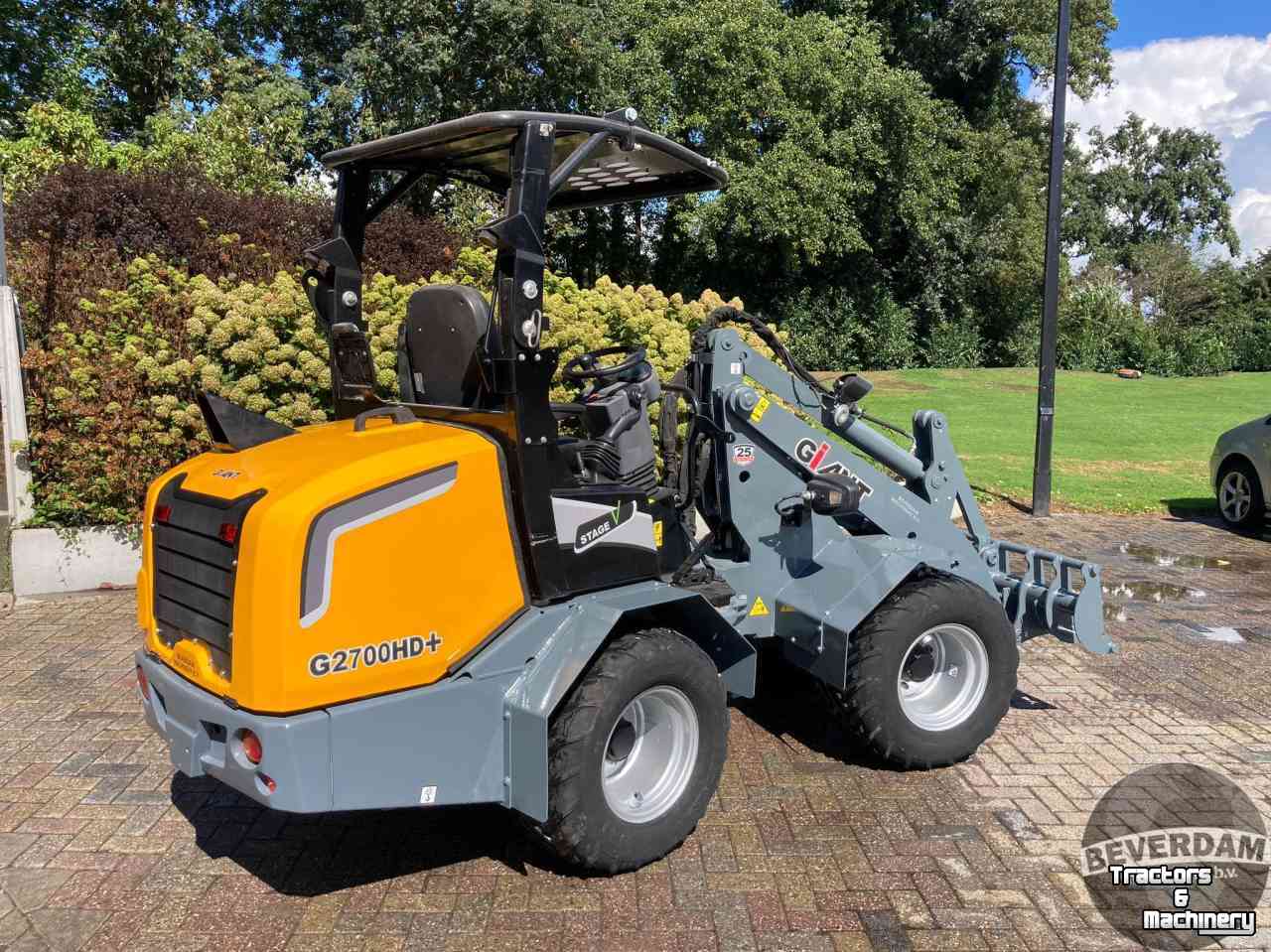 Shovel / Wiellader / Kniklader Giant G2700 HD+