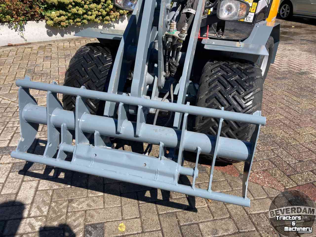 Shovel / Wiellader / Kniklader Giant G2700 HD+