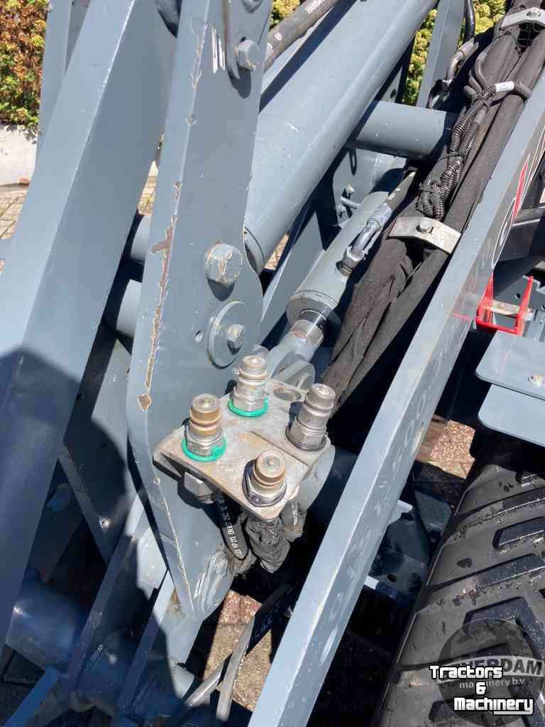 Shovel / Wiellader / Kniklader Giant G2700 HD+