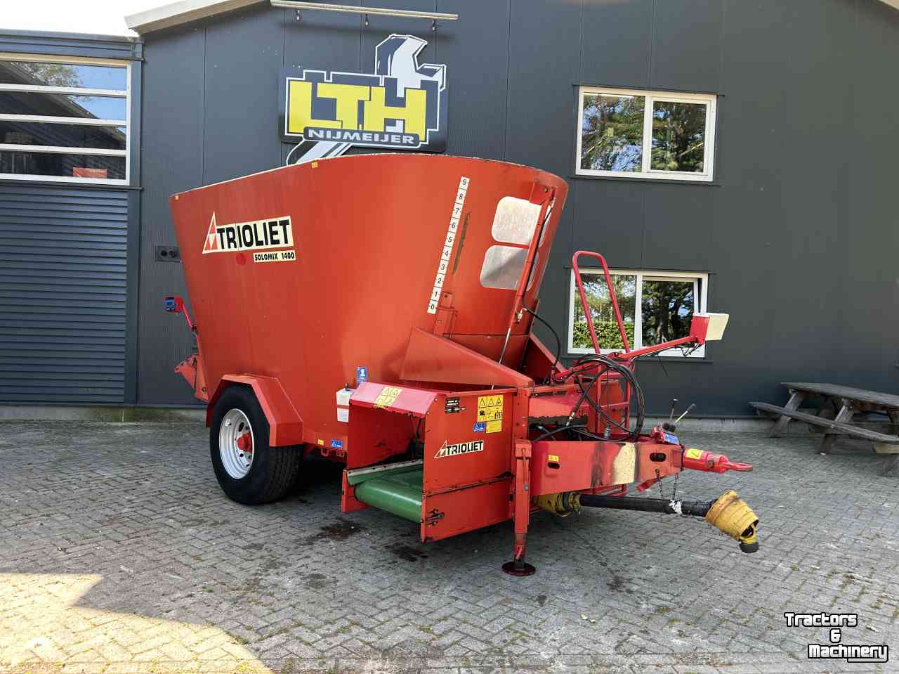 Voermengwagen Vertikaal Trioliet Trioliet Solomix 1400 2 vijzels voermengwagen