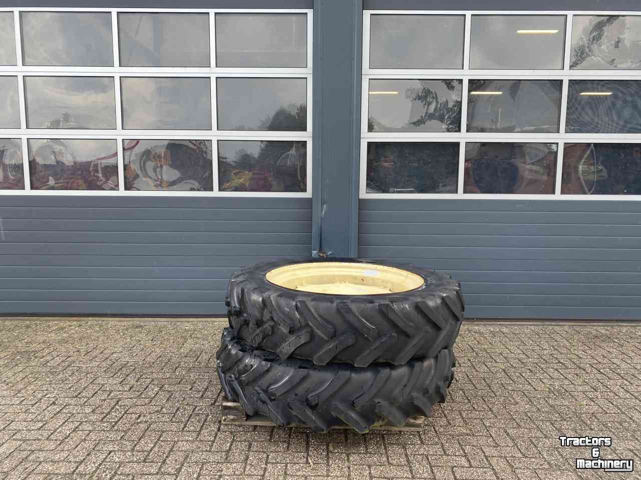 Wielen, Banden, Velgen & Afstandsringen Michelin 13.6R38 op 8 gaats velg
