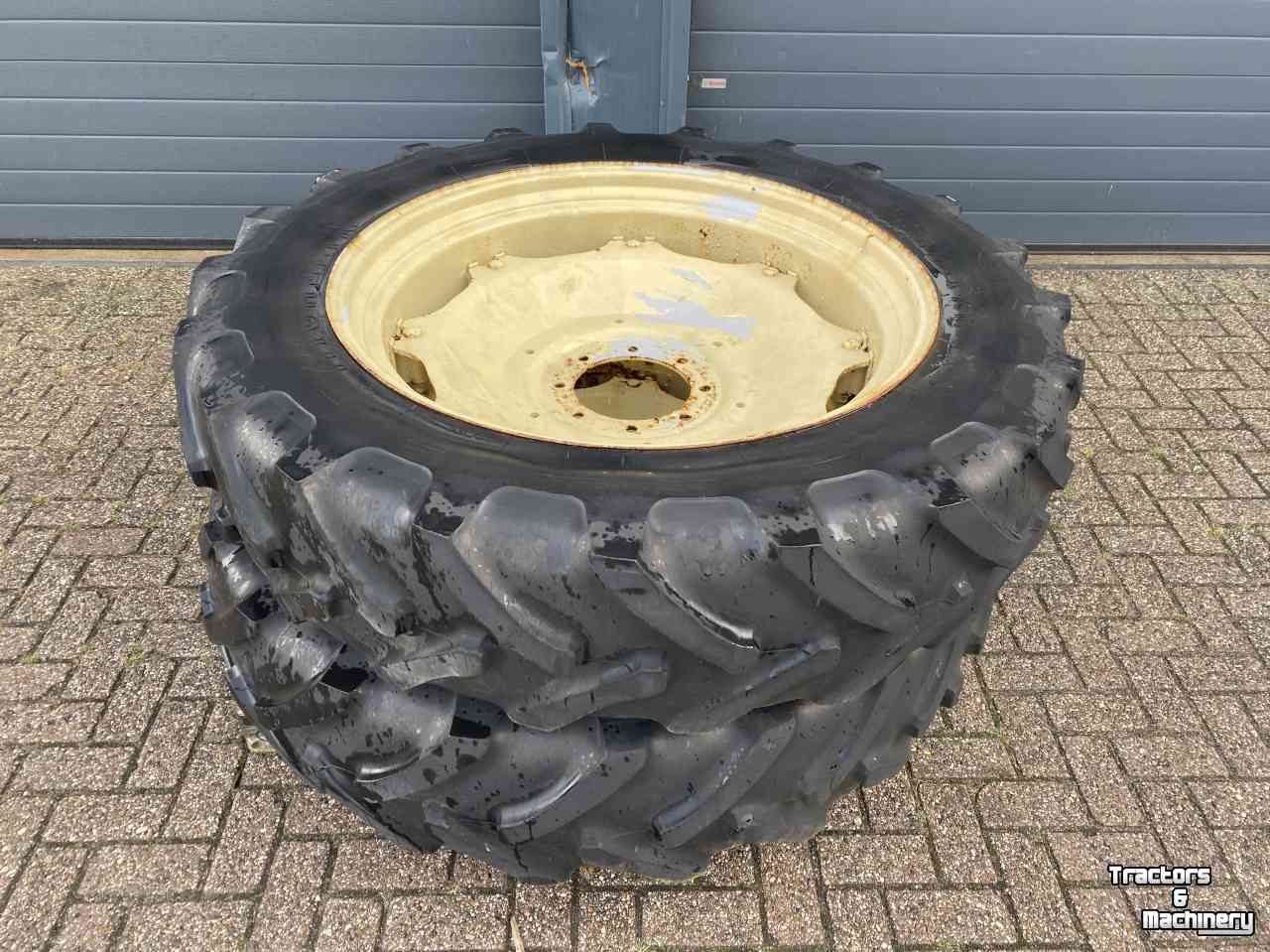 Wielen, Banden, Velgen & Afstandsringen Michelin 13.6R38 op 8 gaats velg