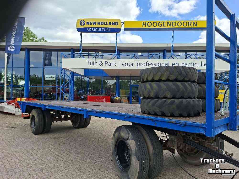 Vierwielige wagen / Landbouwwagen  Platte Balenwagen Aanhanger