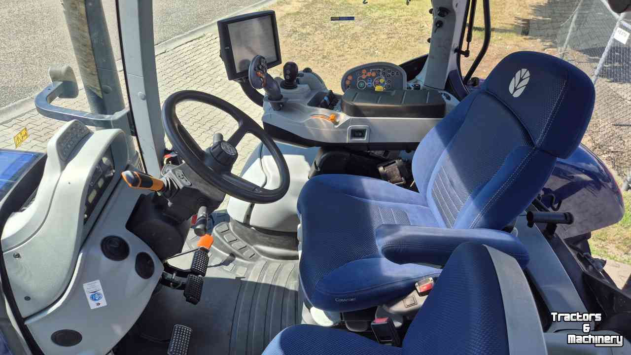 Tractor / Trekker New Holland T7.230 PC 40-eco, Lucht, Fronthef, geveerde cvooras en cabine BluePower