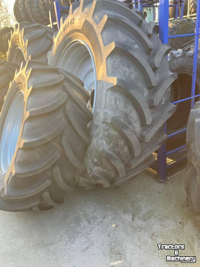 Wielen, Banden, Velgen & Afstandsringen Vredestein Traxoin 65 650/65R42 en 540/65R30  banden