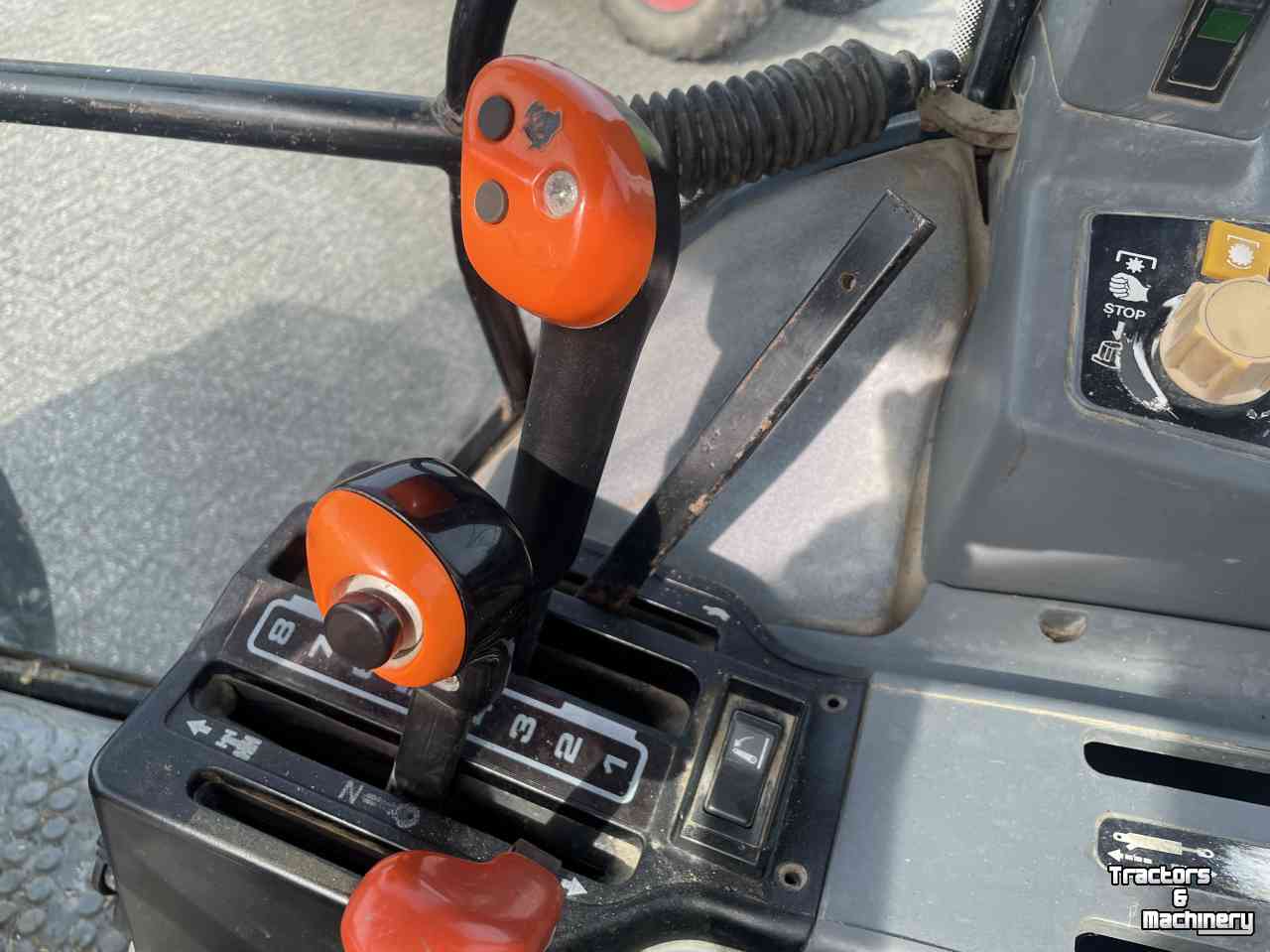 Tractor / Trekker New Holland 6640 SLE 40km kruip 4 cil.turbo