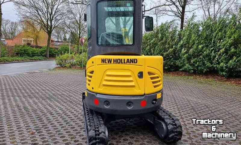 Mini-graver New Holland E26C minikraan / minigraver