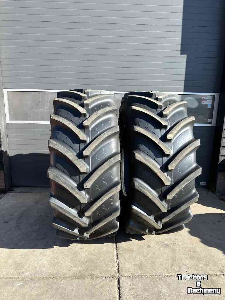 Wielen, Banden, Velgen & Afstandsringen BKT 710/70R38 zo goed als nieuwe !