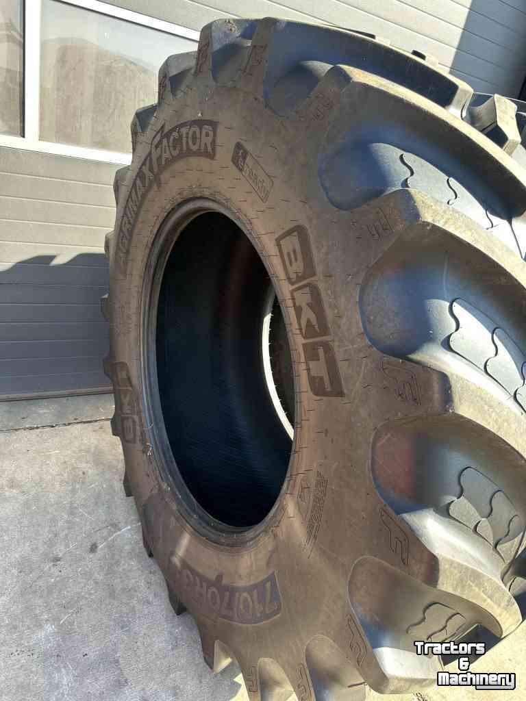 Wielen, Banden, Velgen & Afstandsringen BKT 710/70R38 zo goed als nieuwe !