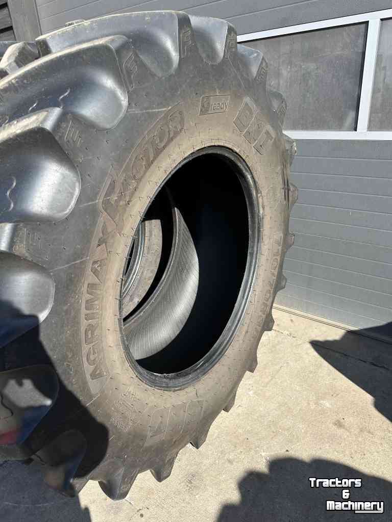 Wielen, Banden, Velgen & Afstandsringen BKT 710/70R38 zo goed als nieuwe !