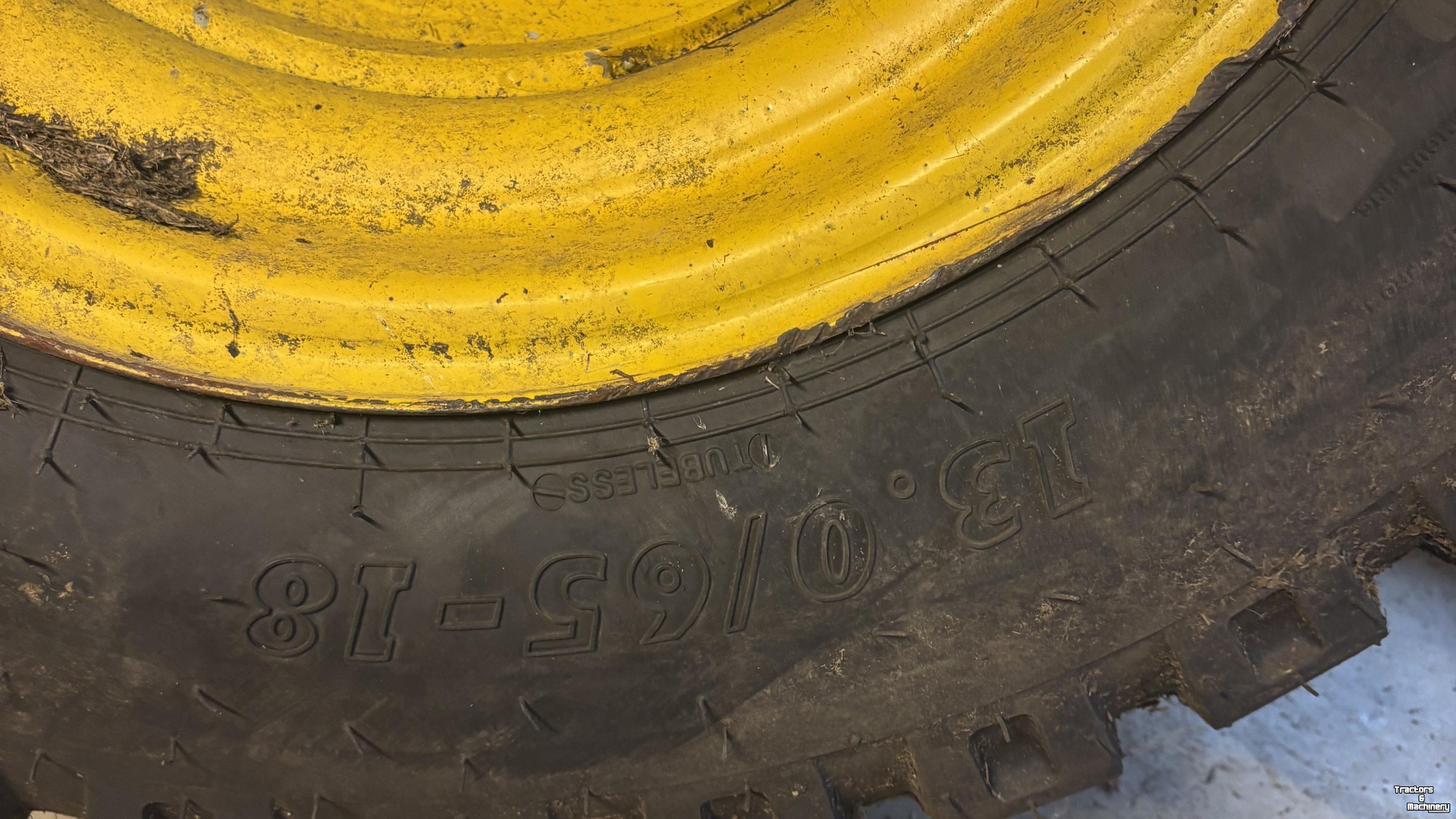 Wielen, Banden, Velgen & Afstandsringen BKT BKT 13.065X18 BKT AW702 WIEL 8-221-275