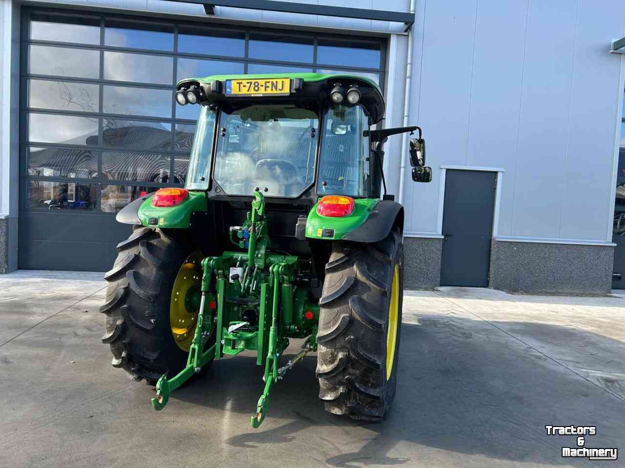 Tractor / Trekker John Deere 5075M