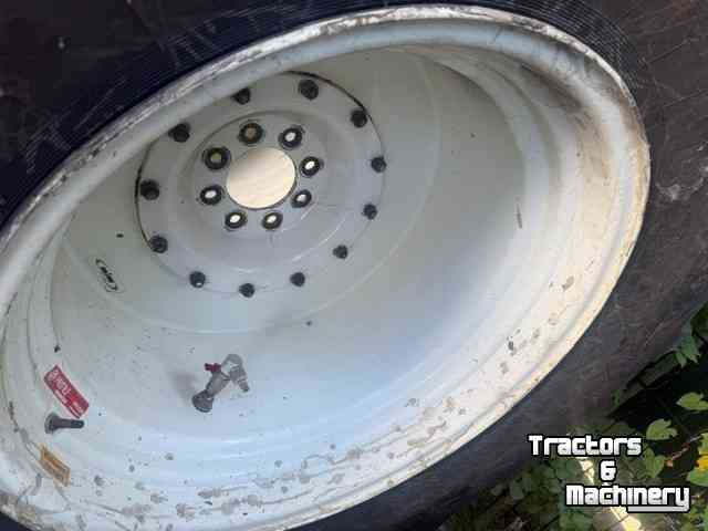 Wielen, Banden, Velgen & Afstandsringen Mitas 800/65R32
