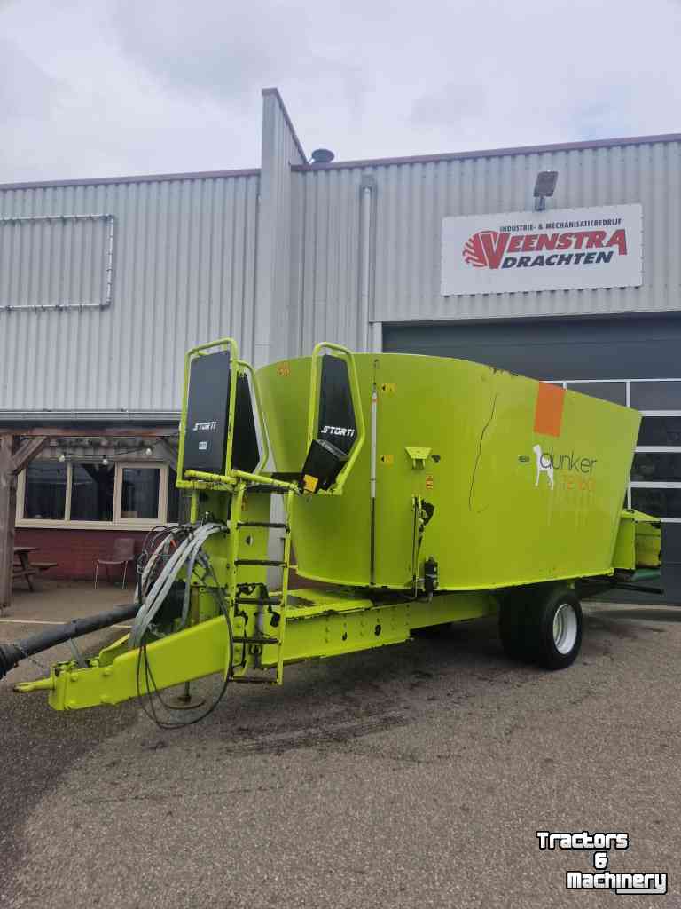 Voermengwagen Storti T2-160 afvoerband achter