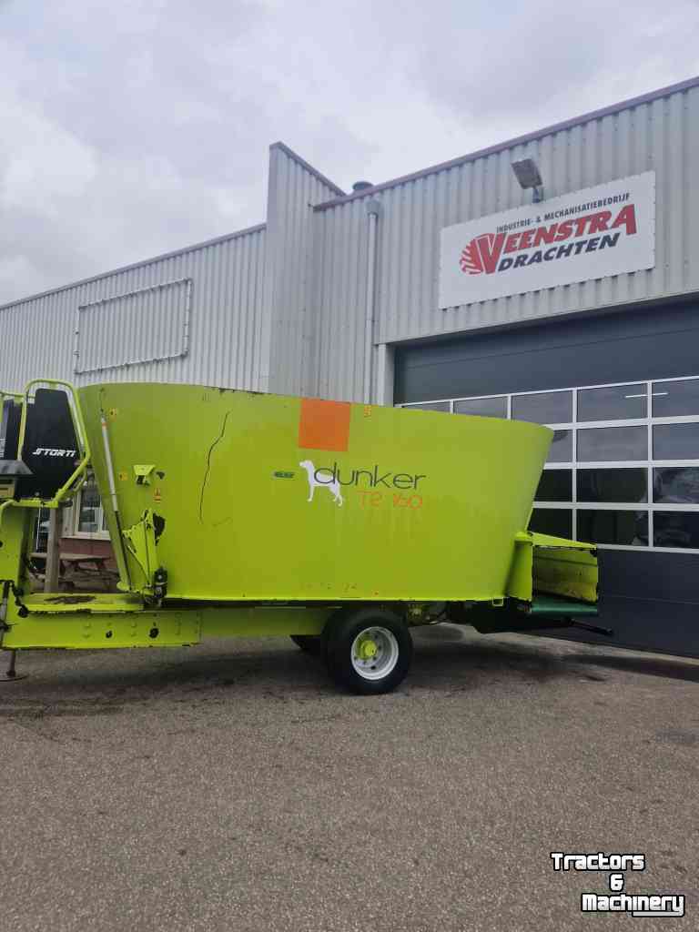 Voermengwagen Storti T2-160 afvoerband achter