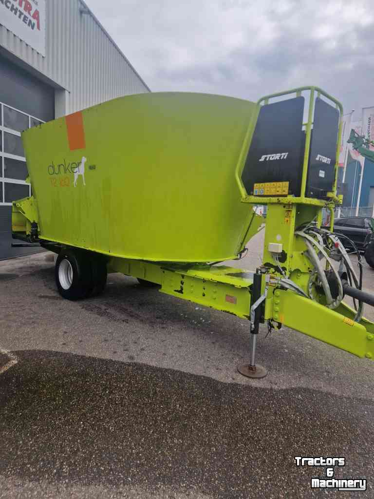 Voermengwagen Storti T2-160 afvoerband achter