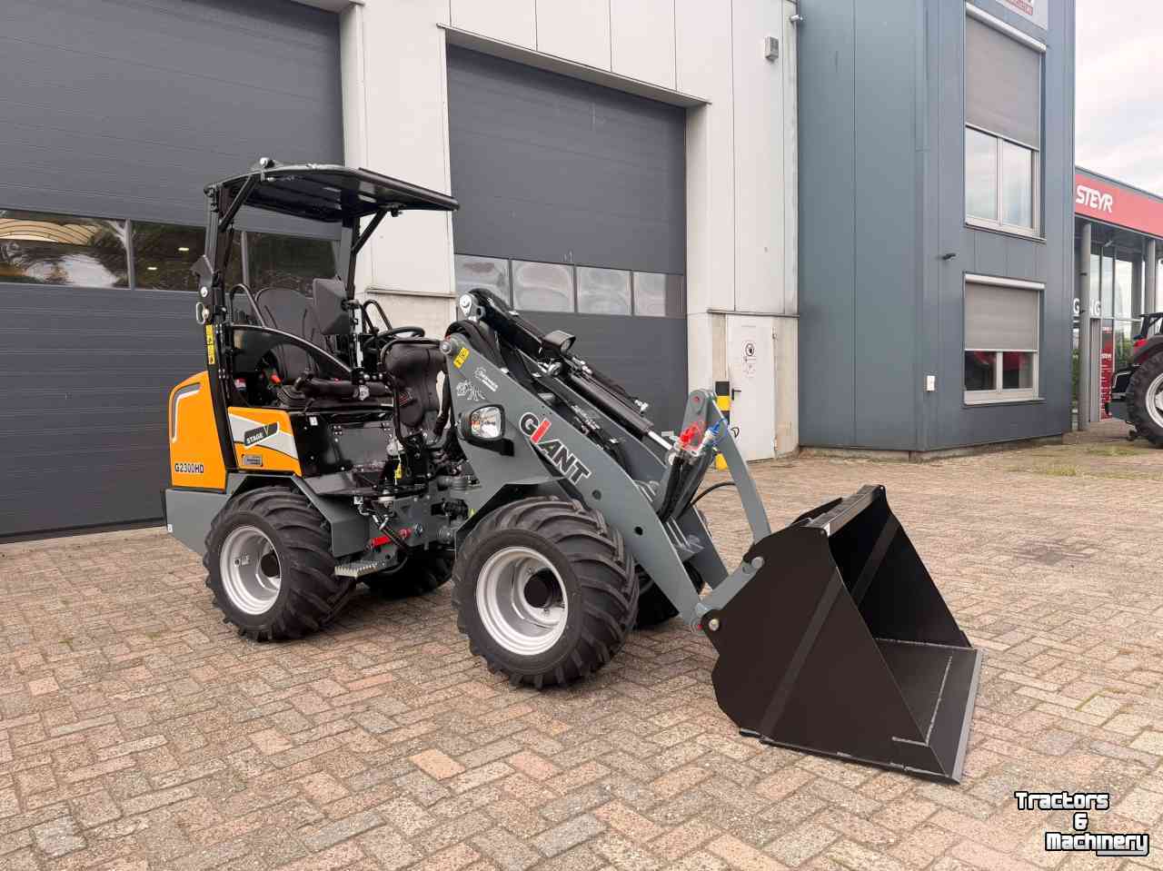 Shovel / Wiellader / Kniklader Giant G2300HD