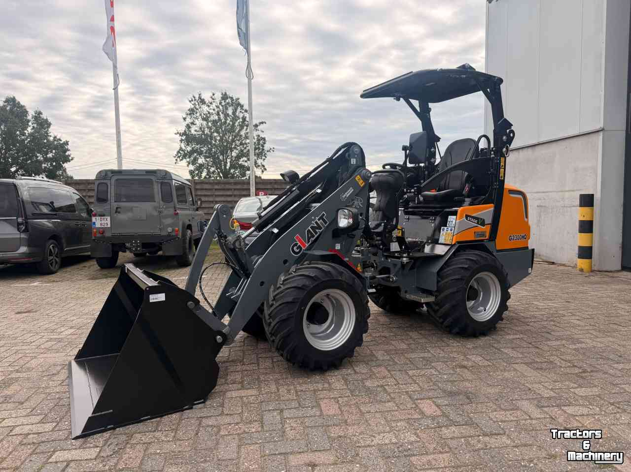 Shovel / Wiellader / Kniklader Giant G2300HD