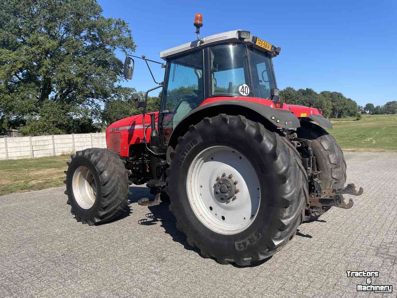 Tractor / Trekker Massey Ferguson 8240 Powercontrol airco