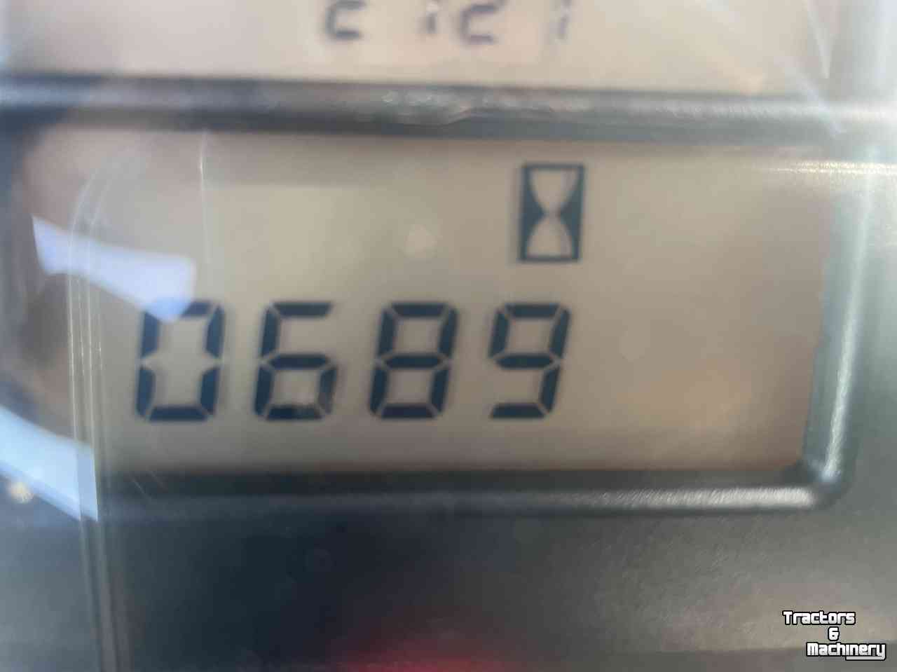 Tractor / Trekker Massey Ferguson 8240 Powercontrol luchtdruk airco Sisu 6 cil.turbo
