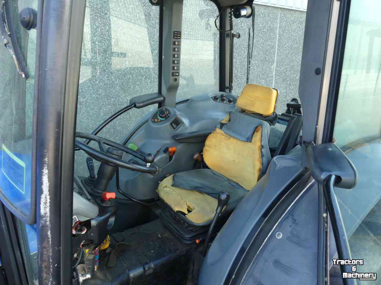 Compact tractor New Holland TN90F