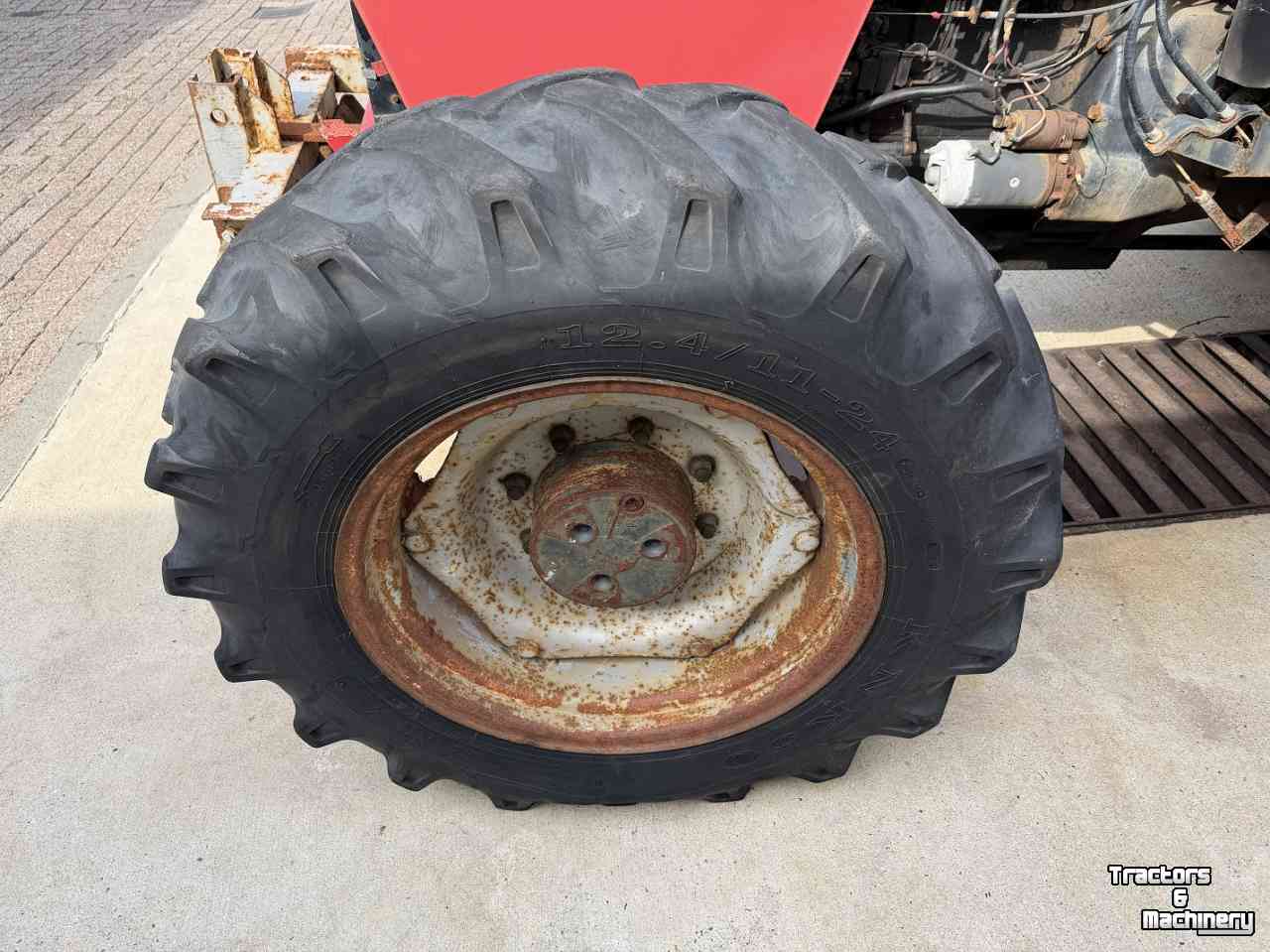 Wielen, Banden, Velgen & Afstandsringen Case-IH set banden 12.4-24 op velg