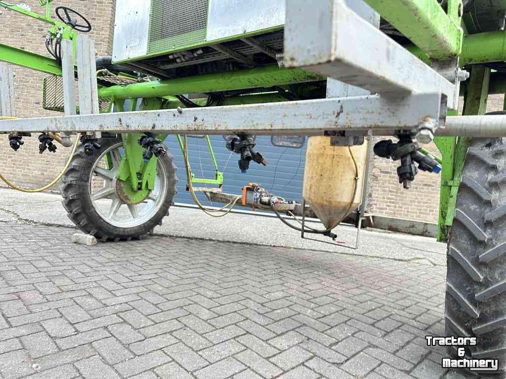Tractor / Trekker  Lasting Fields Werktuigendrager