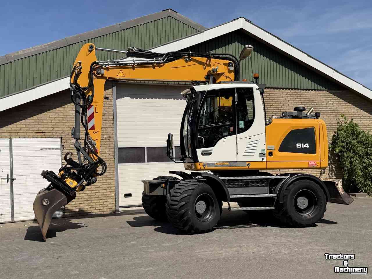 Bandenkraan / Graafmachine op wielen Liebherr A914 met Draaikantelstuk