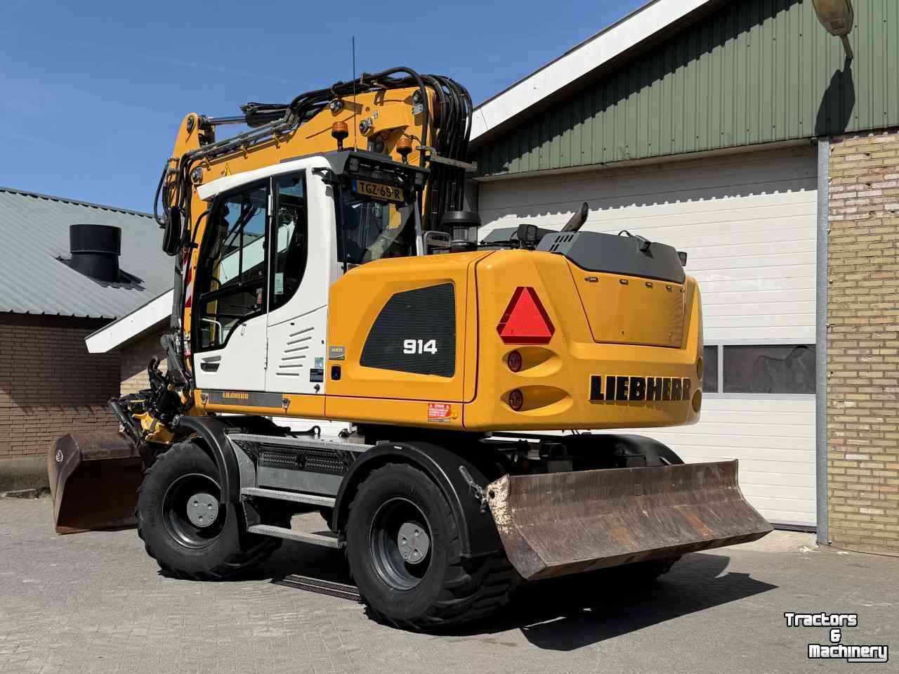 Bandenkraan / Graafmachine op wielen Liebherr A914 met Draaikantelstuk