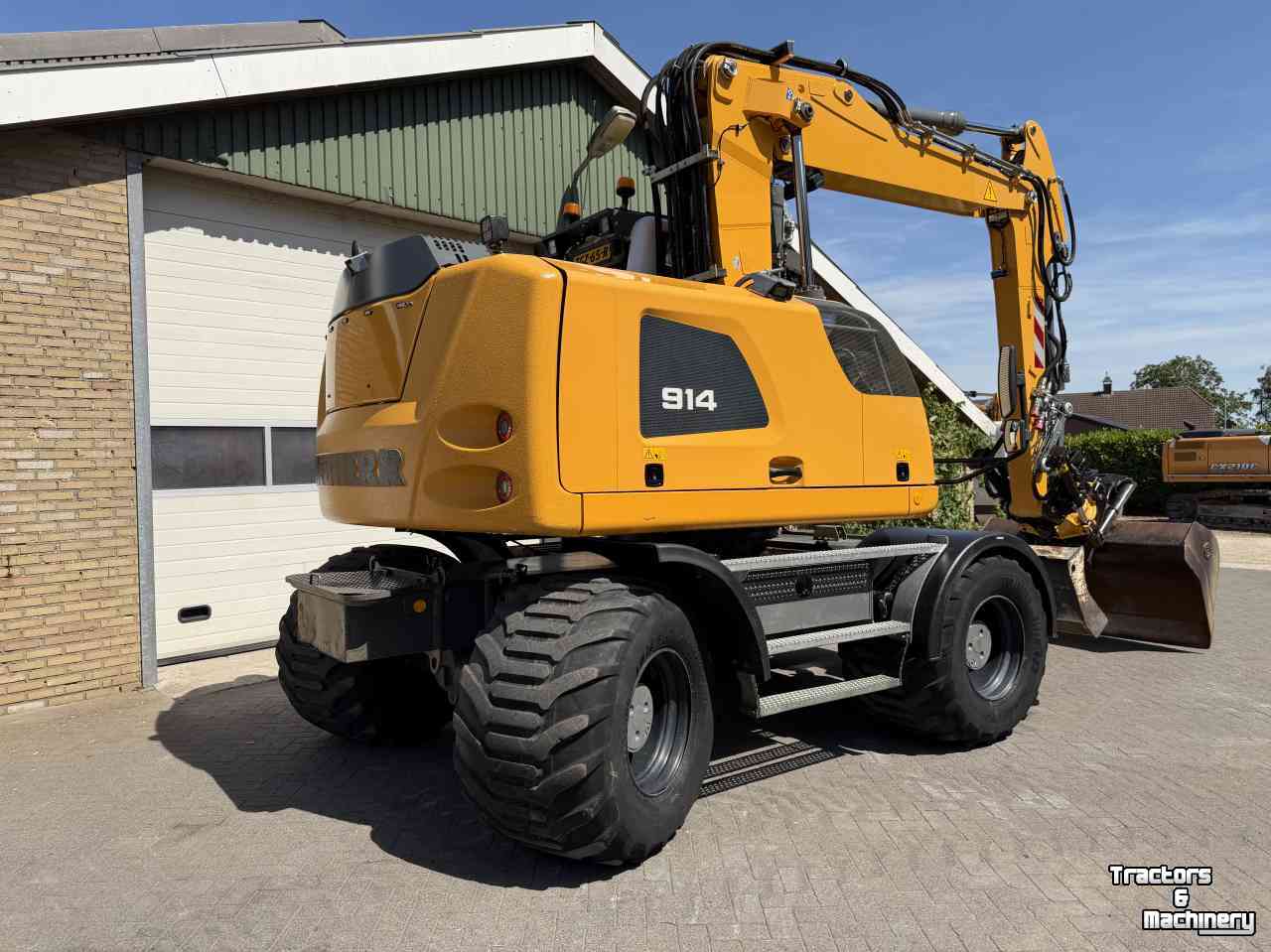 Bandenkraan / Graafmachine op wielen Liebherr A914 met Draaikantelstuk
