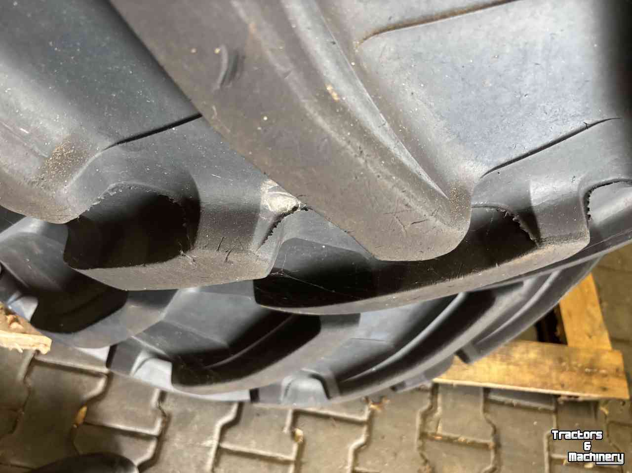 Wielen, Banden, Velgen & Afstandsringen Trelleborg 480/70R28 op Fendt voorvelgen 15x28 10-gaats