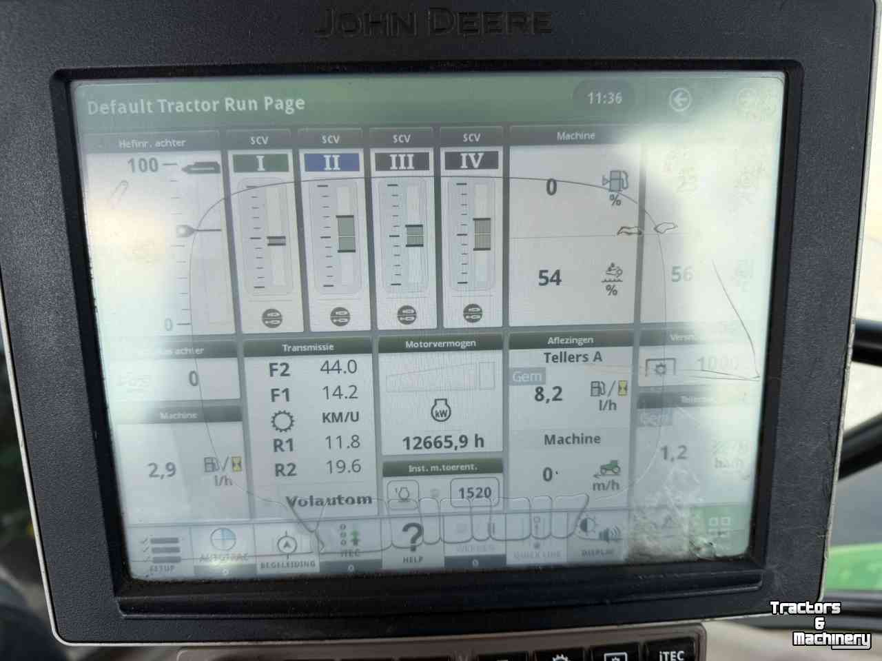 Tractor / Trekker John Deere 6215R