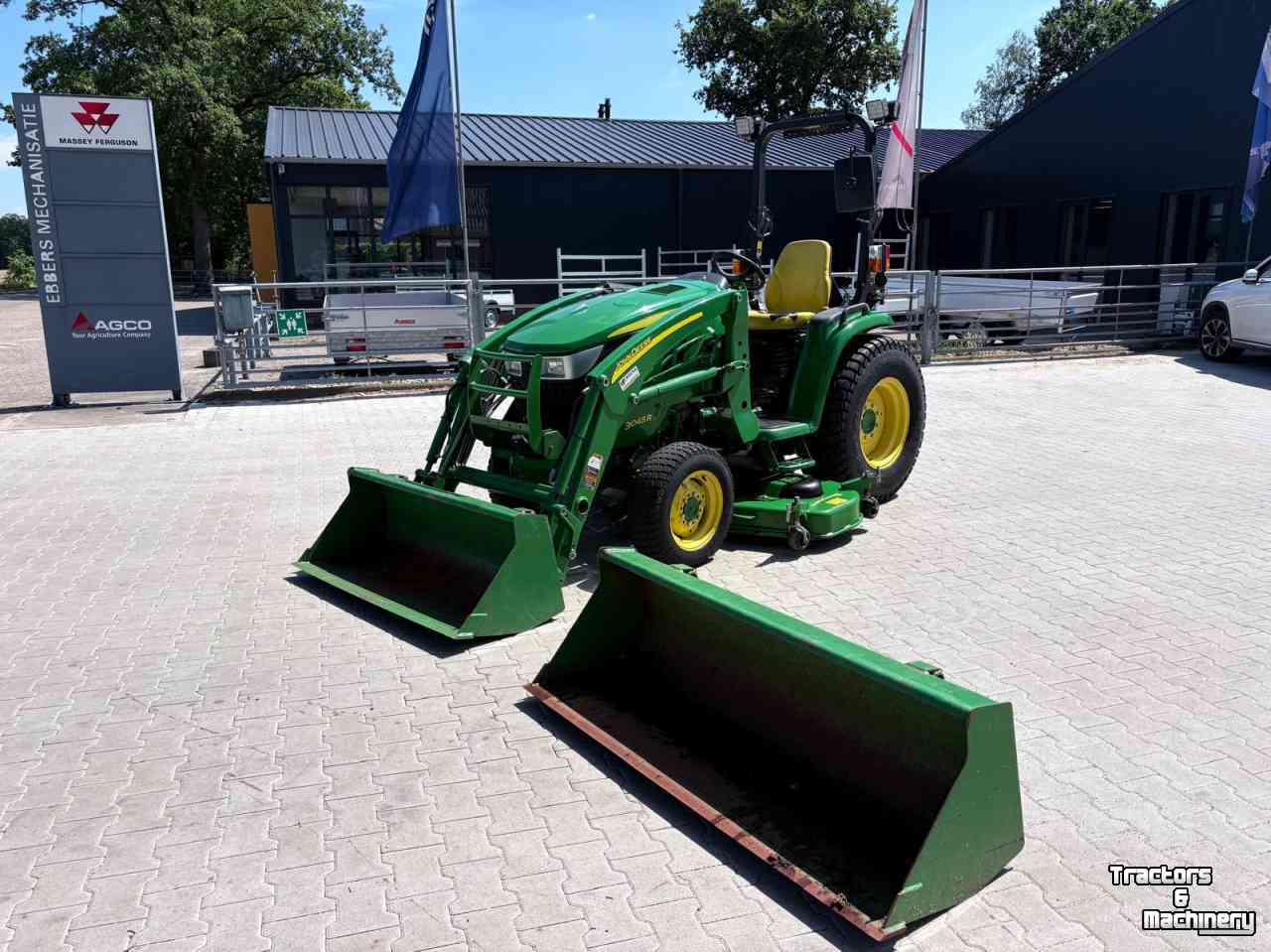 Compact tractor John Deere 3045R